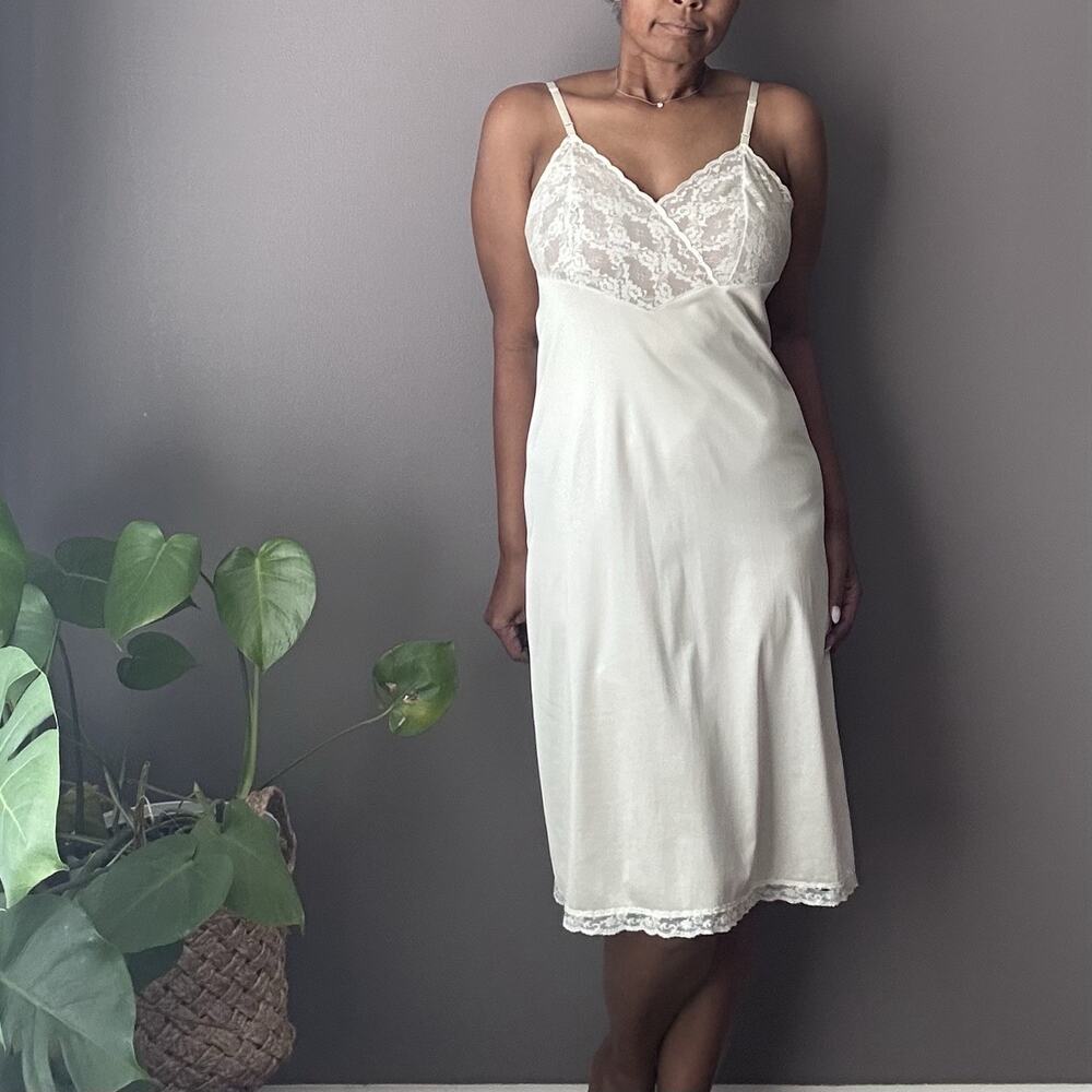 Vintage Vanity Fair Full Slip Lace Antron III‎ Nylon 70s Cream Womens 34 Medium - Picture 2 of 15